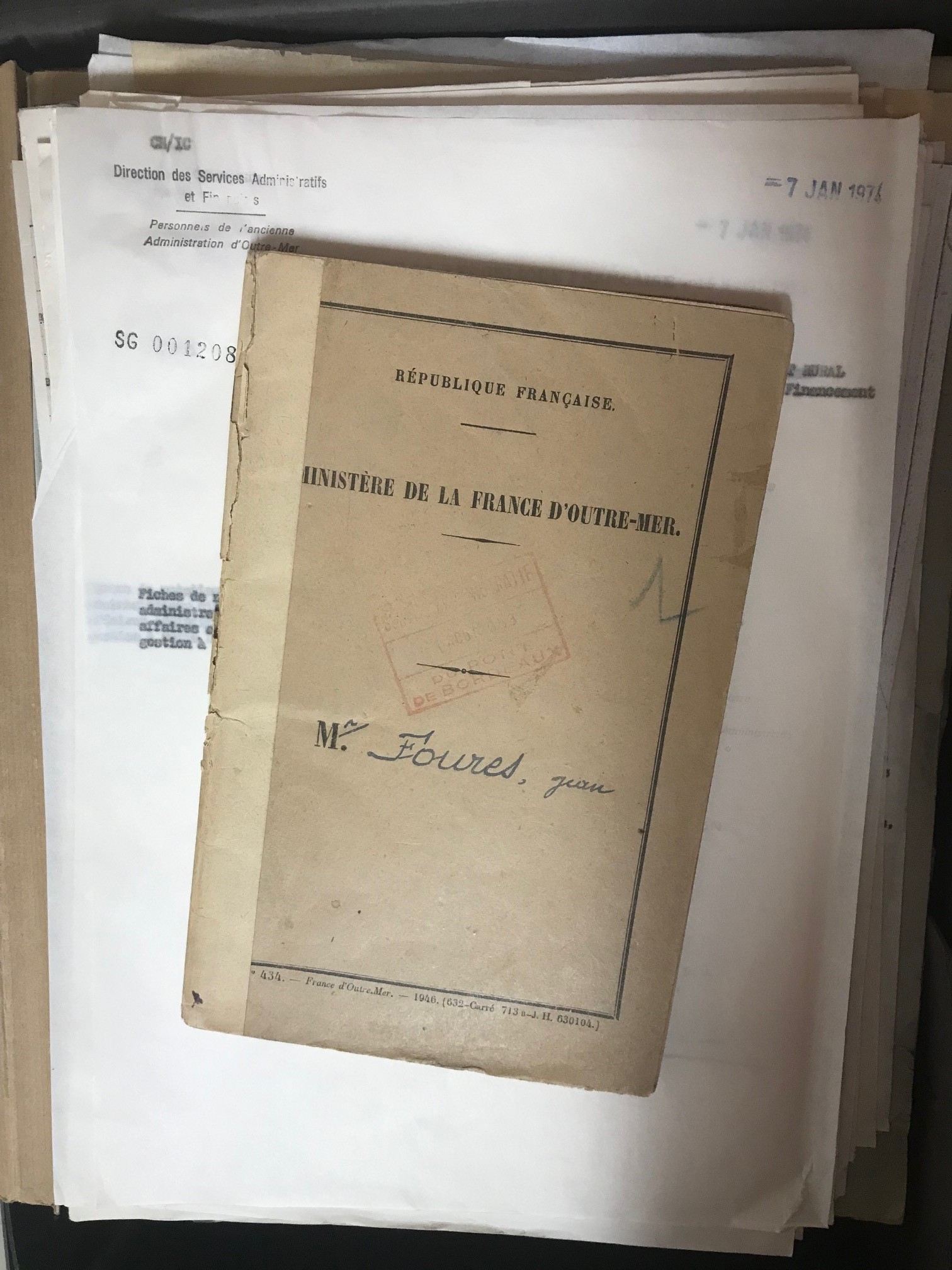 Ministère de la France d’outre-mer, dossier personnel d’Antoine Fourès, carnet de suivi des affectations et des notations, EE II 8627