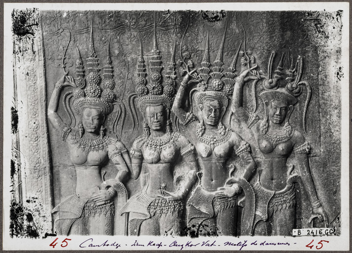 Cambodge, Siem Réap. Angkor Vat. Motifs de danseuses (sans date)