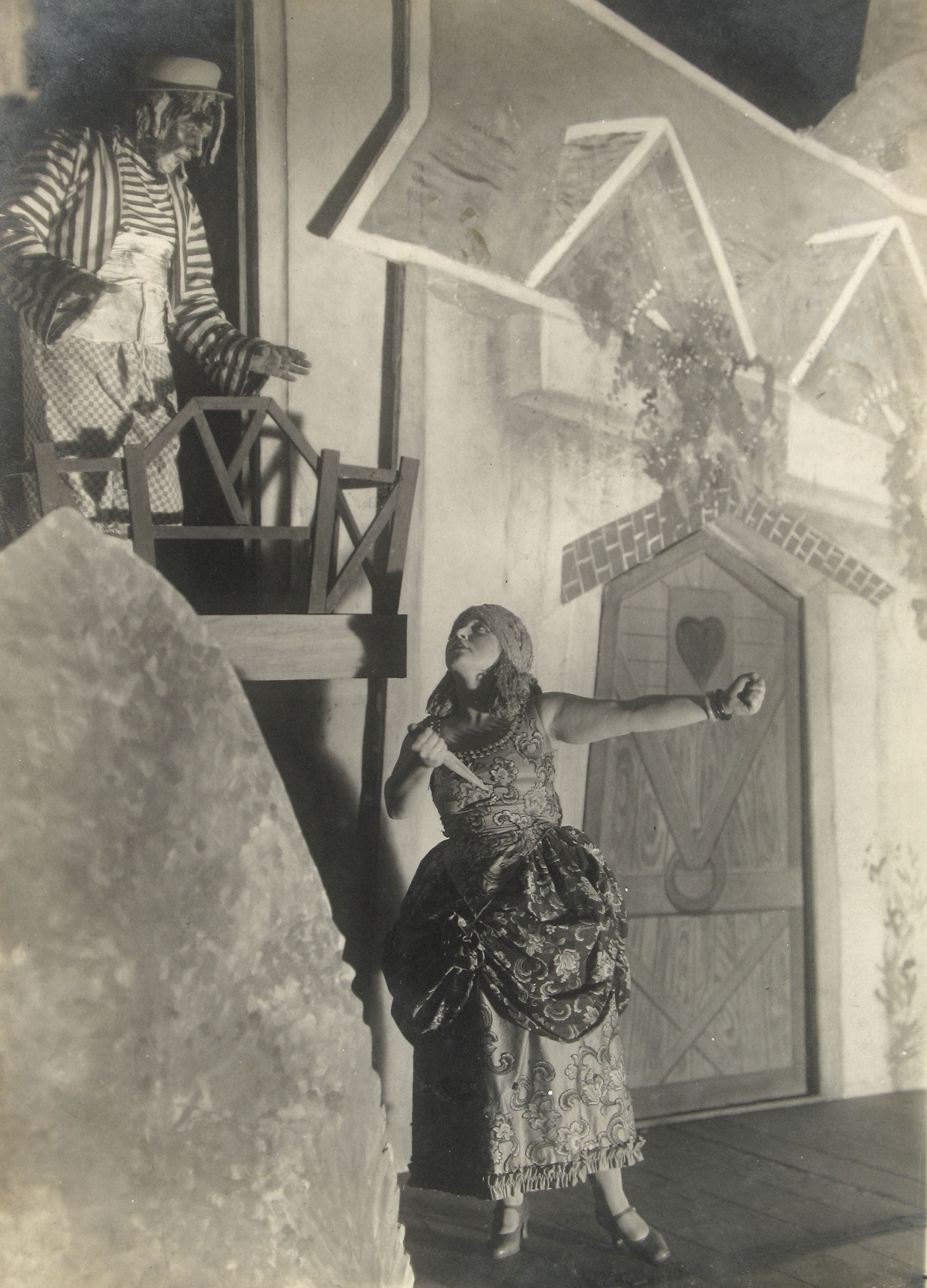 Une comédienne de la troupe de Claude Bourrin, v. 1927 - GGI 66908