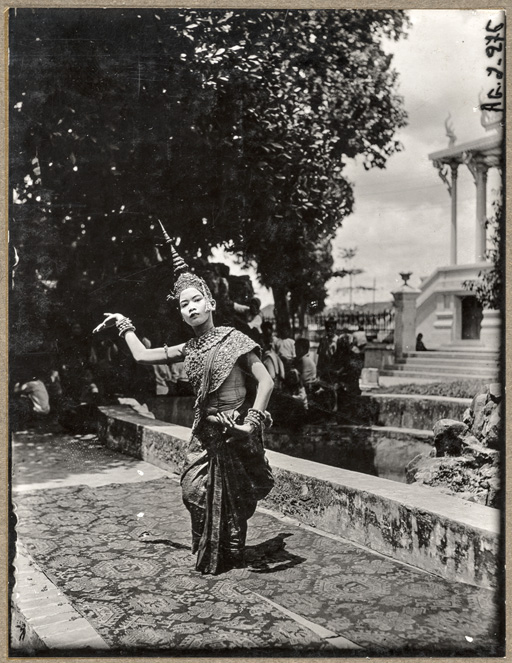 Phnom Penh, danseuse du palais, sans date - 31Fi K23/06N09