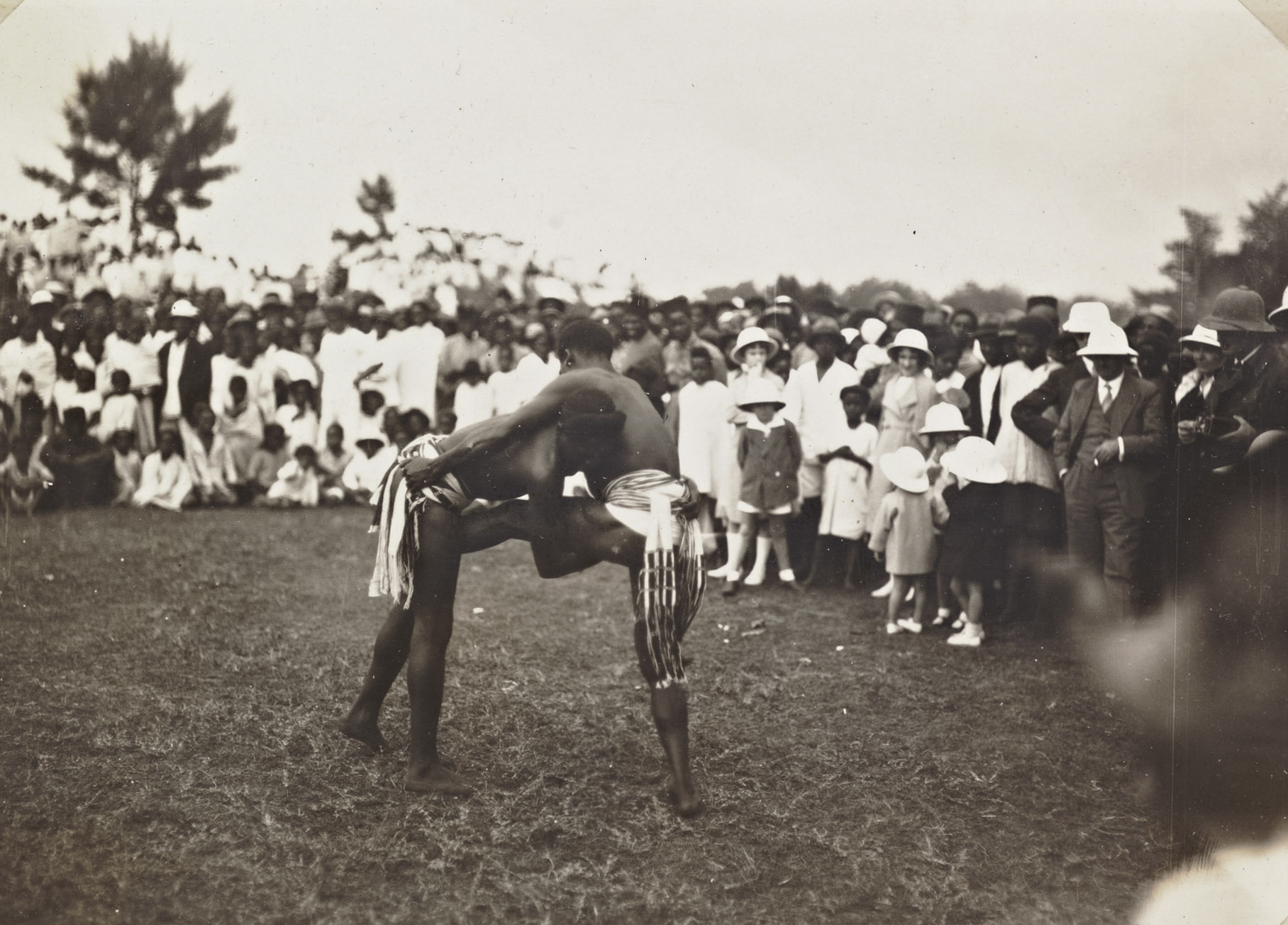 Lutteurs Bara à Fort-Dauphin, le 01/09/1934 ; © FR ANOM 8Fi261/49