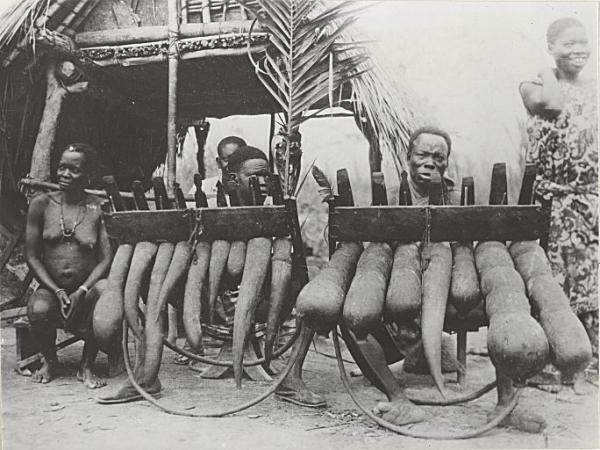 Xylophone. Région de Bangui. Auteur : Maurice Collin. 1946. FR ANOM 30Fi83/52