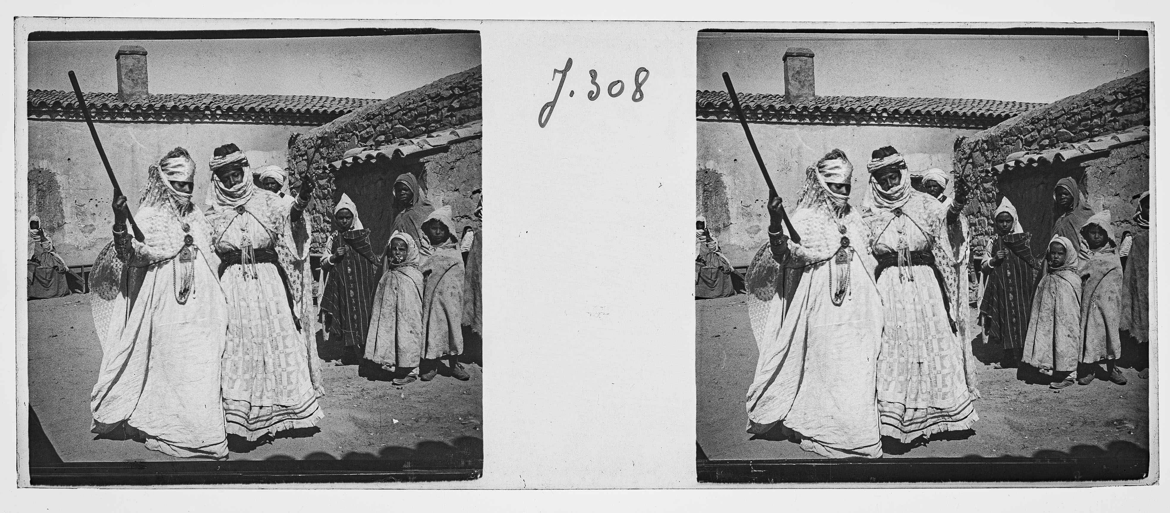 Danses arabes à un mariage. Aïcha et Lalia, [Géryville], 16 mars 1905, plaques stéréoscopiques
